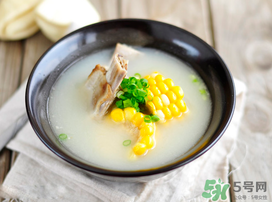 排骨湯為什么是白色的？排骨湯怎么熬成乳白色的？