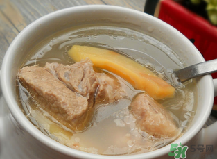 排骨湯為什么是白色的？排骨湯怎么熬成乳白色的？