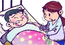 小孩反復(fù)發(fā)燒是什么原因?小孩反復(fù)發(fā)燒是癌癥嗎? 小孩反復(fù)發(fā)燒是什么原因?小孩反復(fù)發(fā)燒是癌癥嗎?