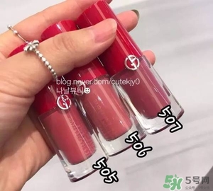 阿瑪尼小胖丁唇釉哪個(gè)色最火？阿瑪尼小胖丁唇釉保留了紅管的哪個(gè)色？