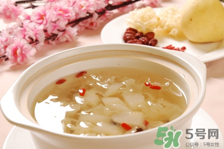 銀耳紅棗湯能隔夜吃嗎？銀耳紅棗湯一天中什么時候喝最好？