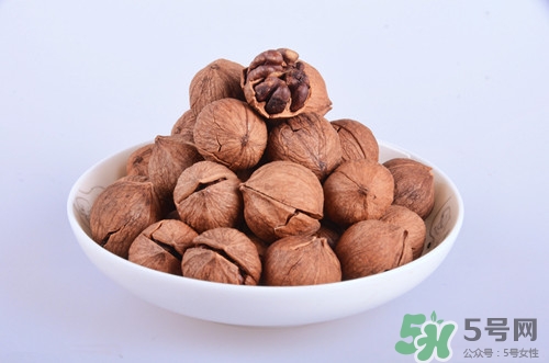 碧根果受潮了還能吃嗎?碧根果受潮了怎么處理 碧根果受潮了還能吃嗎?碧根果受潮了怎么處理