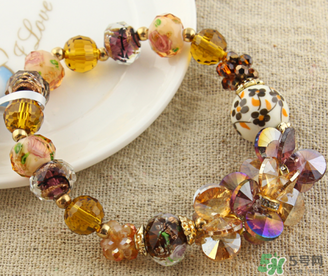 潘多拉手鏈?zhǔn)鞘裁床馁|(zhì)？潘多拉手鏈?zhǔn)倾y的嗎？