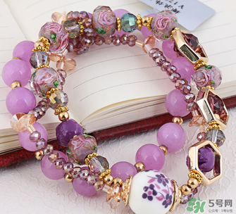 潘多拉手鏈?zhǔn)鞘裁床馁|(zhì)？潘多拉手鏈?zhǔn)倾y的嗎？