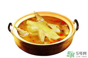 燉老鴨湯放什么材料？燉老鴨湯放什么最好？