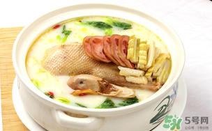 燉老鴨湯放什么材料？燉老鴨湯放什么最好？