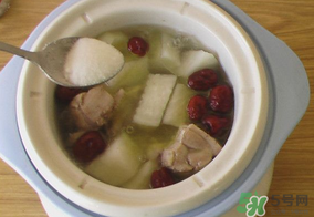 雞肉可以和白蘿卜一起燉湯嗎？雞肉和白蘿卜能一起吃嗎？