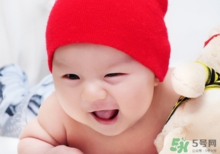 冬天出生的寶寶穿什么衣服？冬天出生的寶寶要準(zhǔn)備什么衣服？