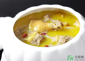 雞湯可以隔夜喝嗎？隔夜的雞湯還能喝嗎？