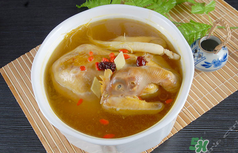 雞湯可以隔夜喝嗎？隔夜的雞湯還能喝嗎？