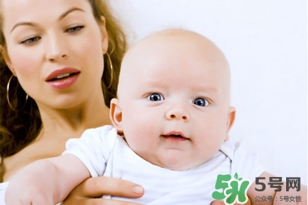 寶寶拉綠屎正常嗎？寶寶拉綠屎什么原因？