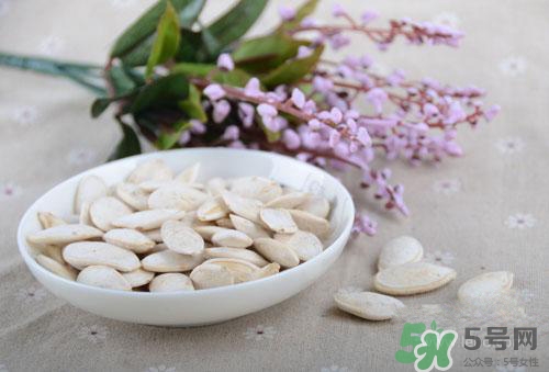 南瓜子和葵花籽哪個(gè)好？南瓜子和葵花籽區(qū)別？