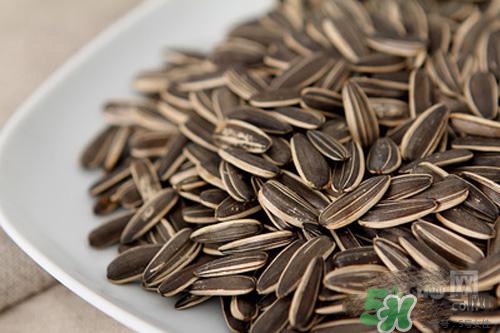 南瓜子和葵花籽哪個(gè)好？南瓜子和葵花籽區(qū)別？