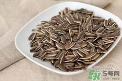 南瓜子和葵花籽哪個(gè)好？南瓜子和葵花籽區(qū)別？