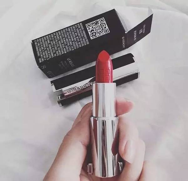 紀(jì)梵希刻字口紅多少錢？紀(jì)梵希口紅怎么刻字？