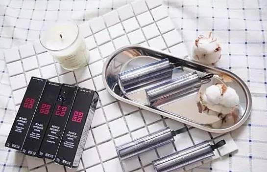 紀(jì)梵希刻字口紅多少錢？紀(jì)梵?？诩t怎么刻字？