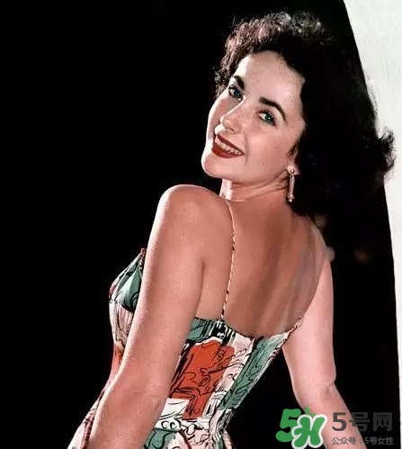 楓葉紅口紅適合什么膚色？楓葉紅口紅適合黃皮嗎？