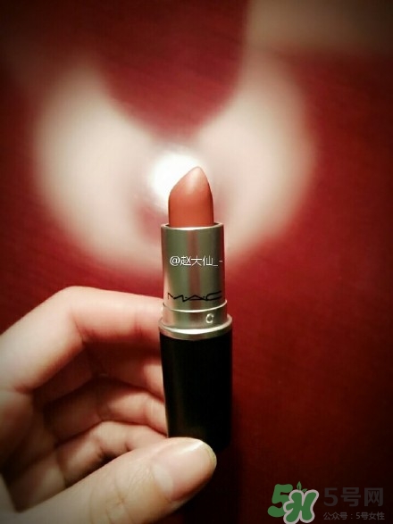 吃土色口紅是豆沙色么？吃土色和豆沙色的區(qū)別