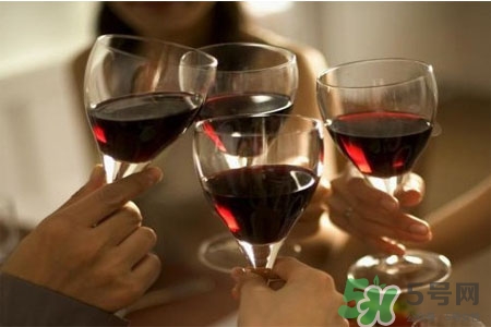 喝白酒后怎么解酒？喝白酒后吃什么解酒最有效？