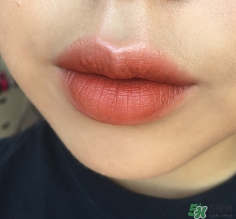 smashbox唇釉out loud色號真人試色圖 smashbox唇釉out loud色號真人試色圖