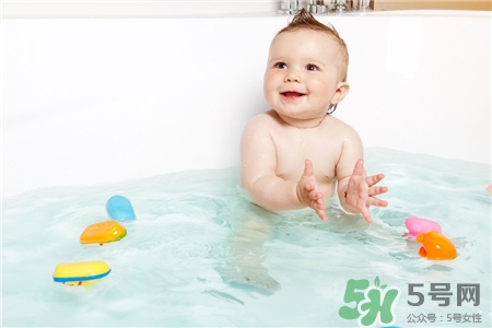 冬天寶寶洗澡冷怎么辦?冬天怎么給寶寶洗澡? 冬天寶寶洗澡冷怎么辦?冬天怎么給寶寶洗澡?