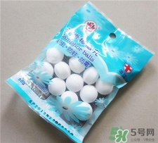 樟腦丸對(duì)蟑螂有用嗎?樟腦丸的功效與作用