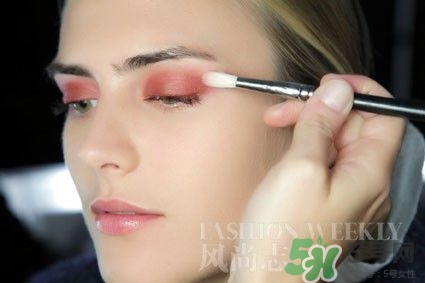 磚紅色口紅配什么妝容？磚紅色口紅適合什么妝？