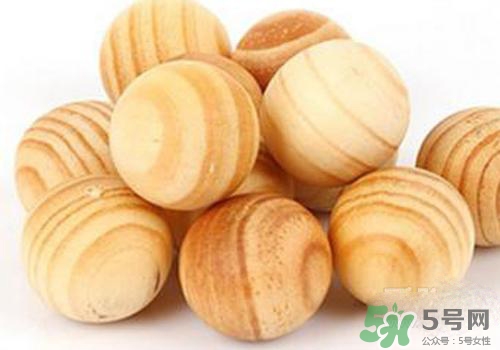 樟腦丸可以放床上嗎？樟腦丸放床上要放幾顆？