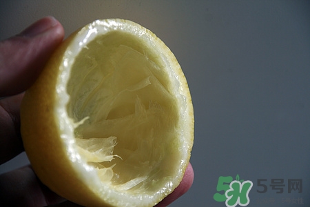 檸檬皮可以泡水喝嗎?檸檬皮泡水喝的好處 檸檬皮可以泡水喝嗎?檸檬皮泡水喝的好處