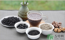 黑豆磨成粉能沖著喝嗎?黑豆磨成粉還有營養(yǎng)嗎 黑豆磨成粉能沖著喝嗎?黑豆磨成粉還有營養(yǎng)嗎