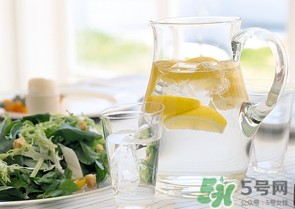 檸檬水天天喝好不好?檸檬水喝多了有什么壞處 檸檬水天天喝好不好?檸檬水喝多了有什么壞處