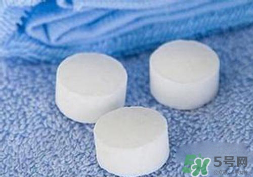 樟腦丸對(duì)跳蚤有用嗎？樟腦丸可以除跳蚤嗎？