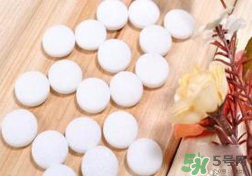 樟腦丸對(duì)跳蚤有用嗎？樟腦丸可以除跳蚤嗎？