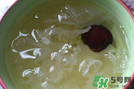 銀耳湯能天天喝嗎？銀耳湯一天中什么時(shí)候喝最好？