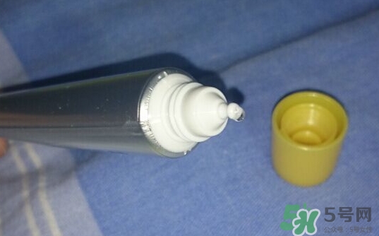 樂敦cc精華不能見光嗎?樂敦cc精華要避光嗎? 樂敦cc精華不能見光嗎?樂敦cc精華要避光嗎?