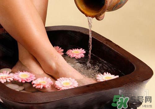 熱水泡腳可以補(bǔ)血嗎？熱水怎么泡腳可以補(bǔ)血？