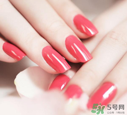 冬天涂什么顏色的指甲油好看？冬天適合什么顏色的指甲油？