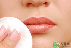 涂口紅嘴唇起皮怎么辦？涂口紅嘴唇起皮小妙招