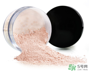 冬天化妝要用散粉嗎？冬天化妝需要定妝粉嗎？