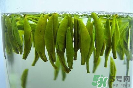 冬天可以喝綠茶嗎？冬天喝綠茶好還是紅茶好？