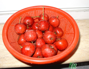 新鮮山楂可以泡水喝嗎？新鮮山楂怎么泡水？