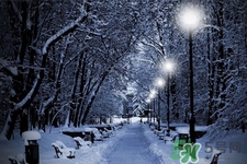 下雪穿什么鞋防滑效果最好？下雪天穿什么鞋子最防滑？