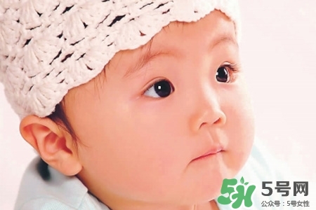 寶寶能穿羽絨服嗎？寶寶多大可以穿羽絨服？