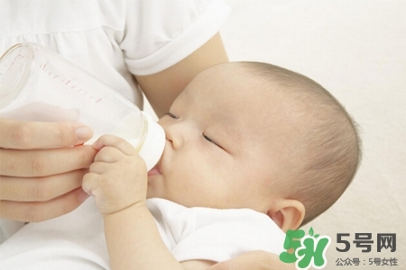 寶寶能穿羽絨服嗎？寶寶多大可以穿羽絨服？