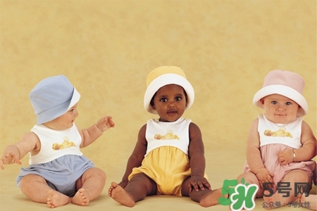 寶寶冬天應(yīng)該穿幾件衣服最好？冬天寶寶穿多少衣服合適？