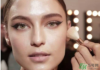 紀梵希蜜粉怎么用？紀梵蜜散粉的使用方法