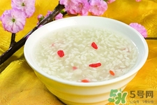 產(chǎn)婦喝米酒后還能喂奶嗎？哺乳期喝米酒會(huì)影響喂奶嗎？