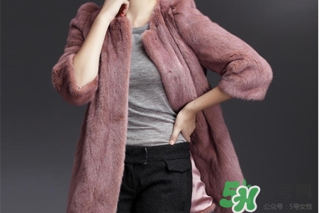 冬天穿羽絨服暖和還是貂皮暖和？貂皮和羽絨服哪個(gè)暖和？