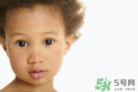 冬天寶寶手腳冰涼是怎么回事？冬天寶寶手腳冰涼怎么辦？