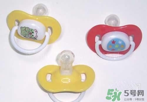 安撫奶嘴乳膠好還是硅膠好？怎么挑選安撫奶嘴？